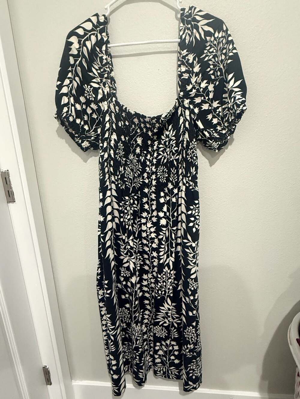 H&M Black and Cream Floral Print Smocked Midi Dress Size XL
